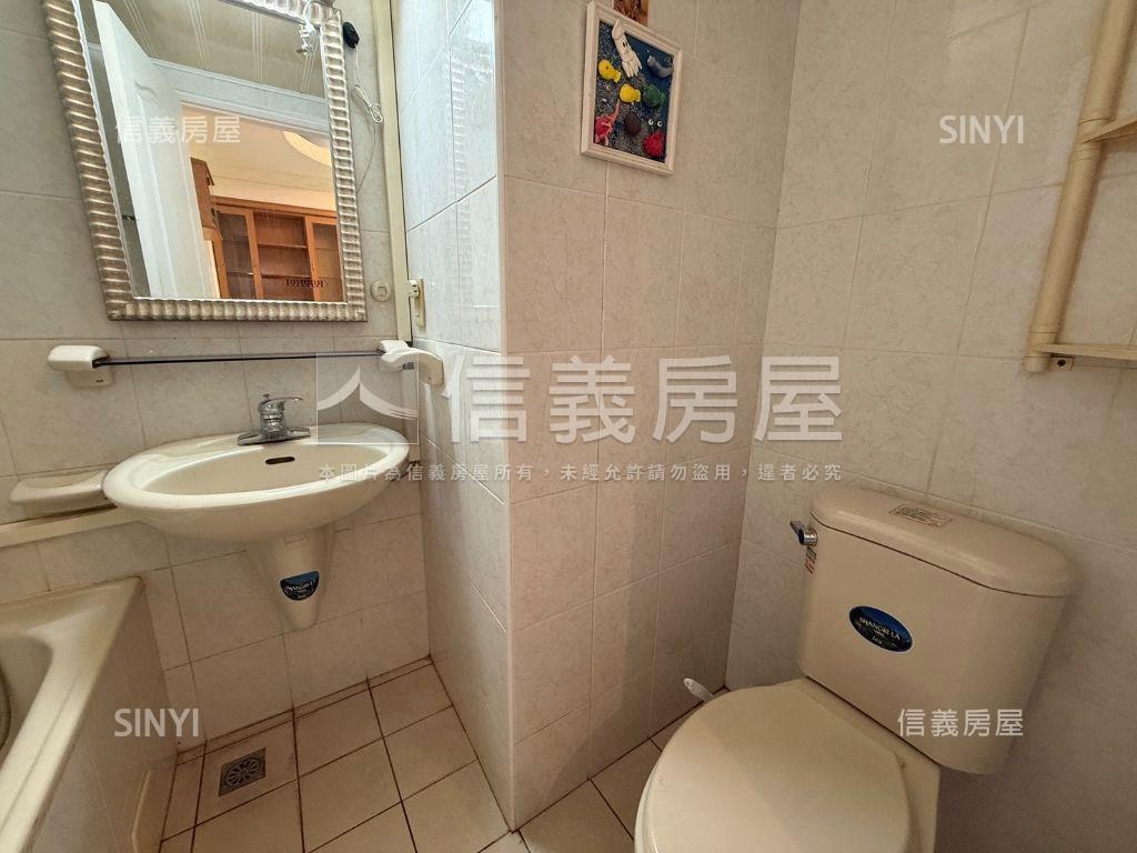 亞灣邊間採光３房車位房屋室內格局與周邊環境