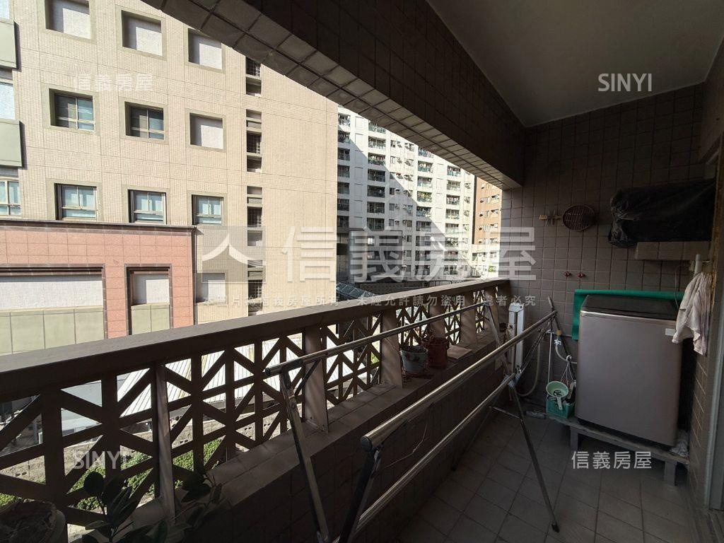 亞灣邊間採光３房車位房屋室內格局與周邊環境