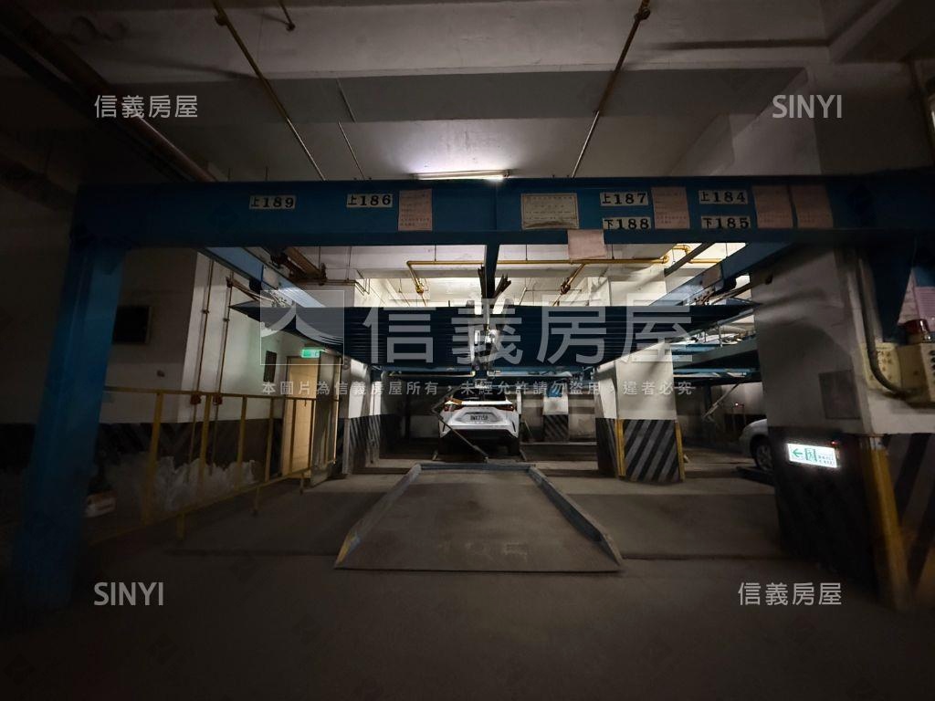 亞灣邊間採光３房車位房屋室內格局與周邊環境