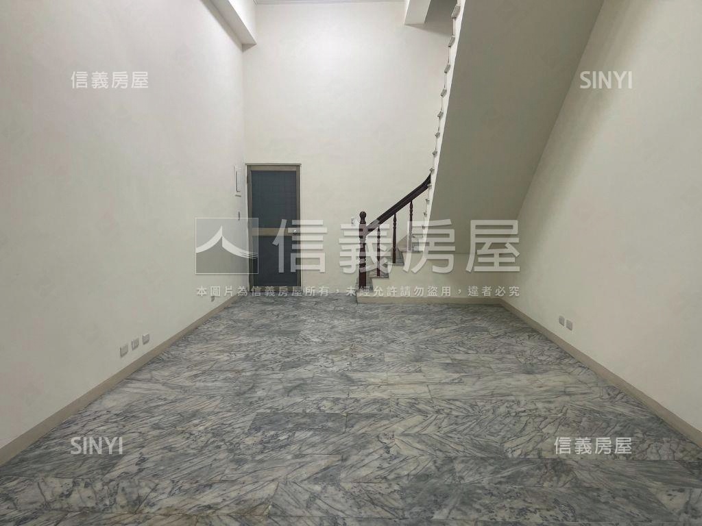 小港中安路熱鬧黃金店面房屋室內格局與周邊環境