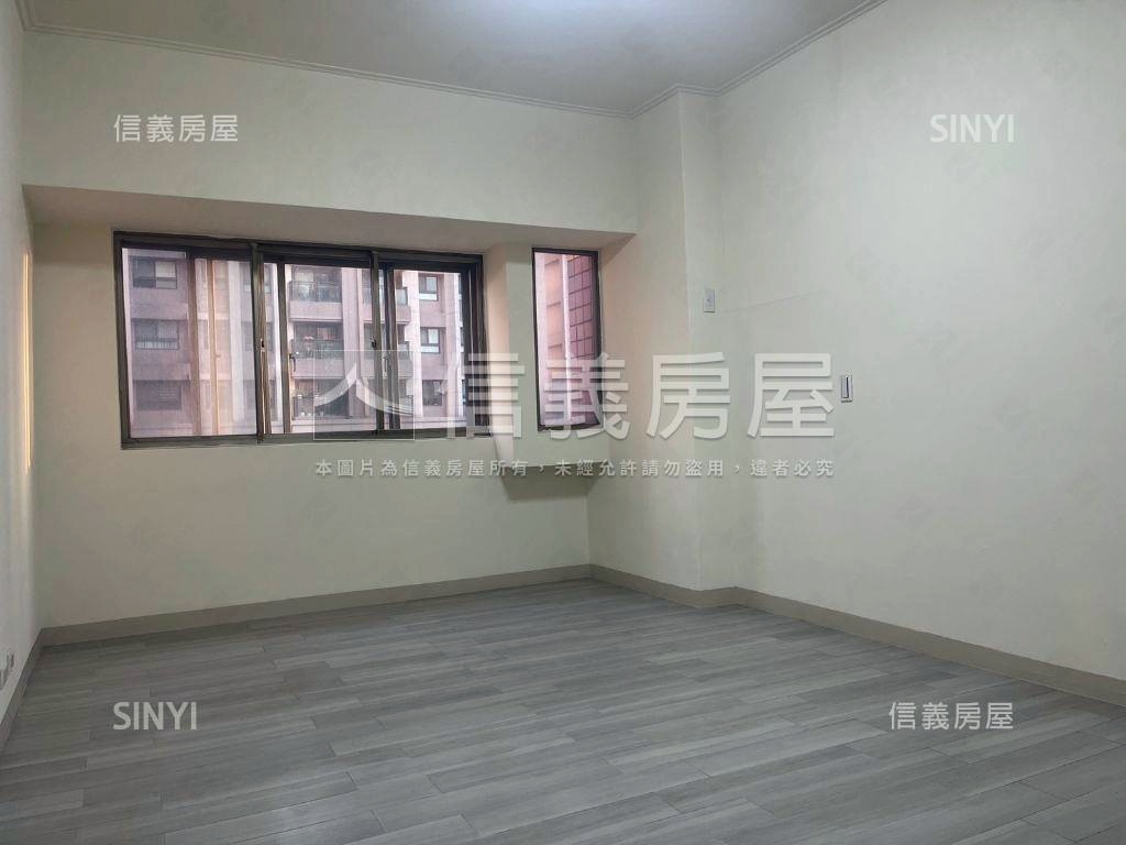 小港中安路熱鬧黃金店面房屋室內格局與周邊環境