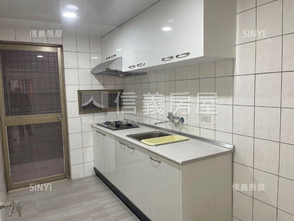 小港中安路熱鬧黃金店面房屋室內格局與周邊環境