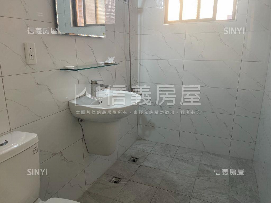 小港中安路熱鬧黃金店面房屋室內格局與周邊環境