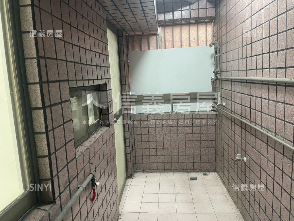 小港中安路熱鬧黃金店面房屋室內格局與周邊環境