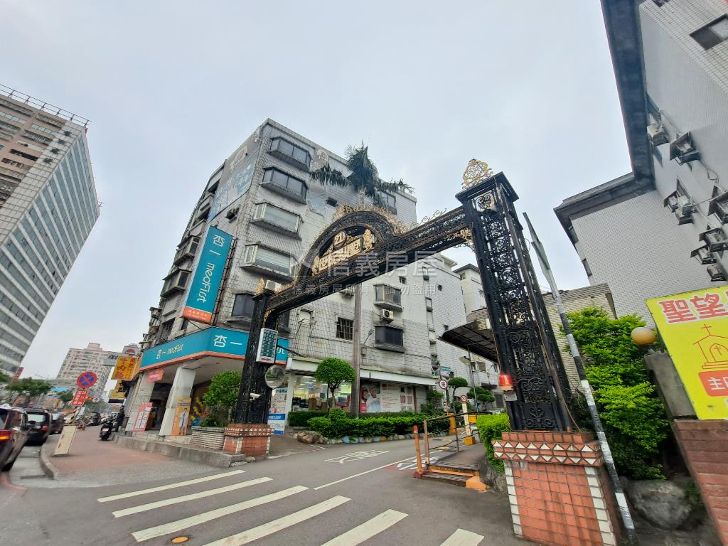 迴龍站２１世紀大空間房屋室內格局與周邊環境