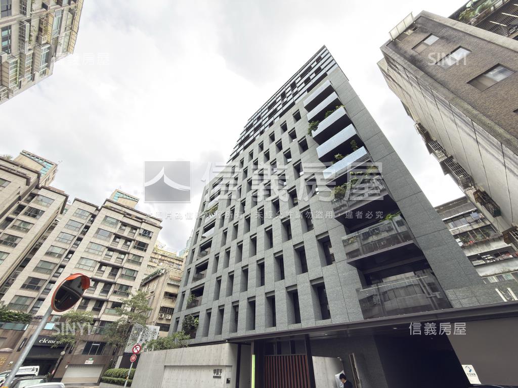 仁愛翠亨豪邸車位１房屋室內格局與周邊環境