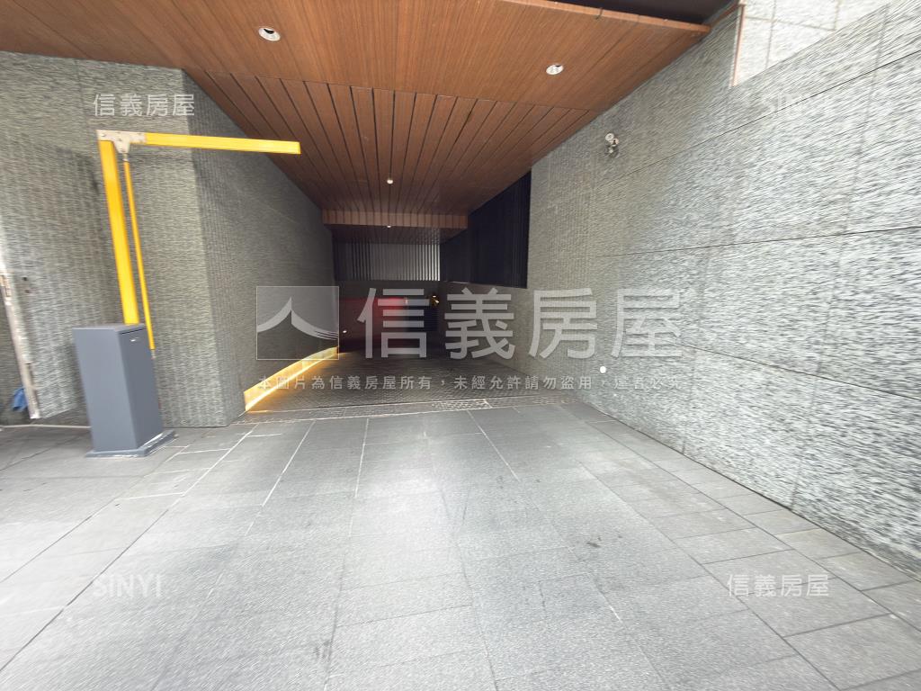 仁愛翠亨豪邸車位１房屋室內格局與周邊環境
