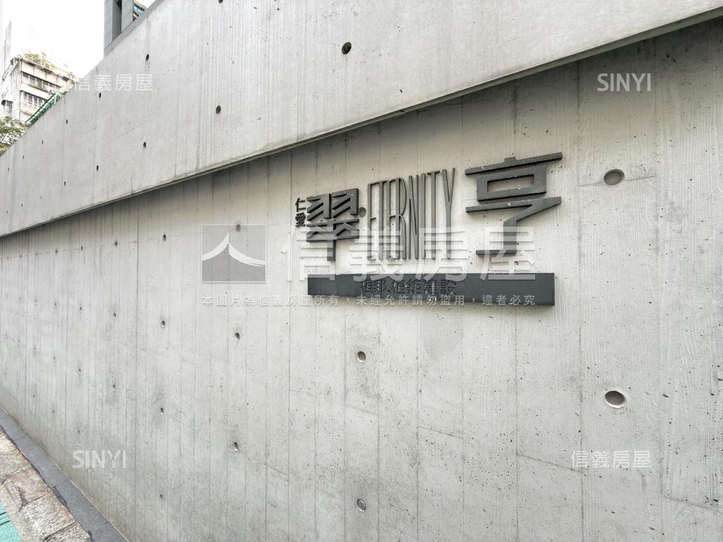 仁愛翠亨豪邸車位１房屋室內格局與周邊環境