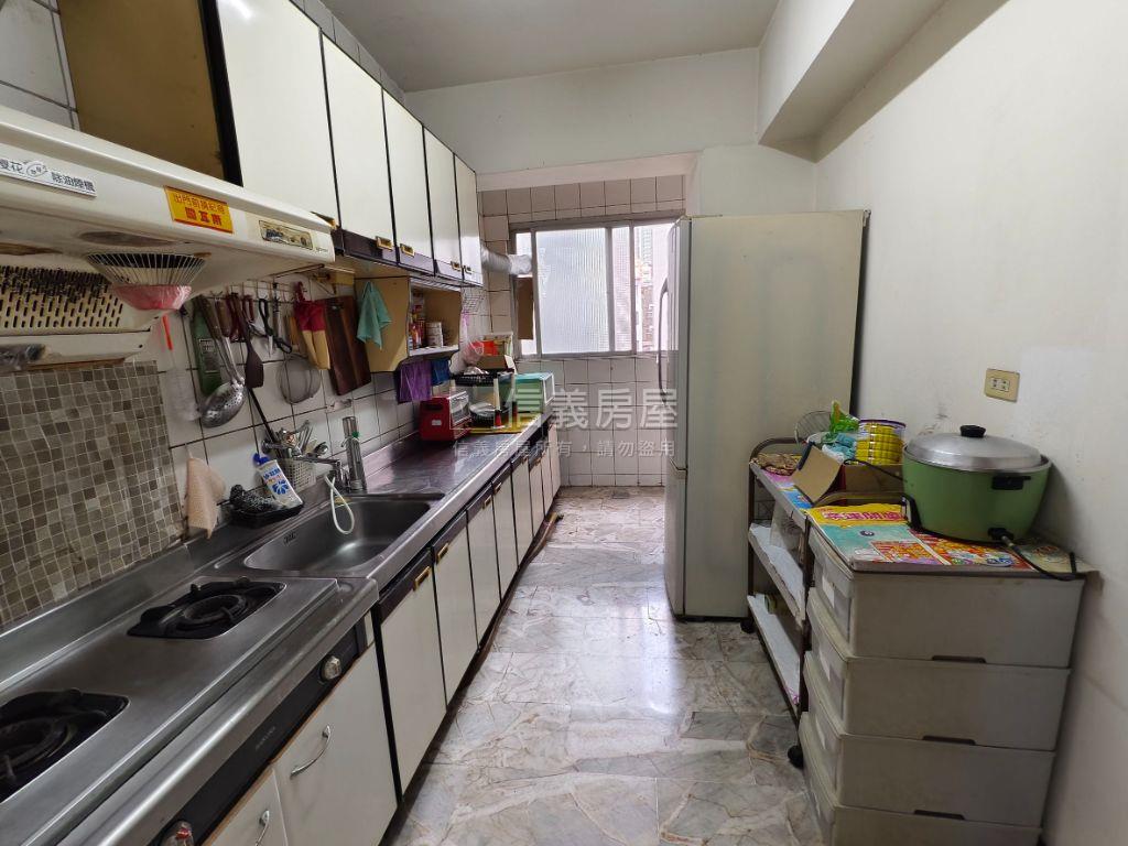西區大四房直達平面車位房屋室內格局與周邊環境
