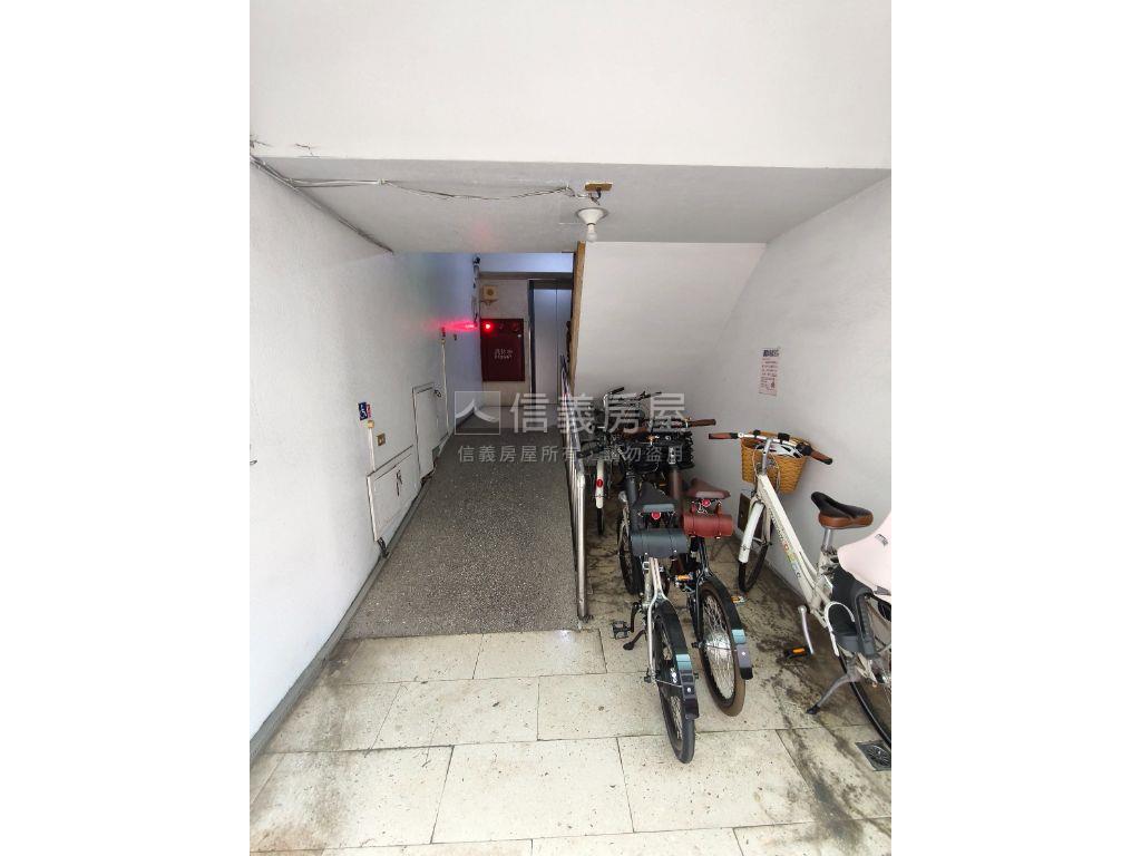 西區大四房直達平面車位房屋室內格局與周邊環境