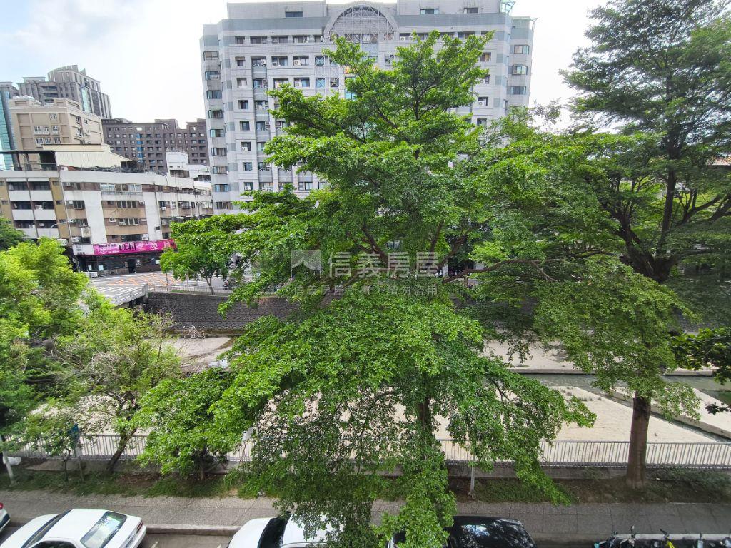 西區大四房直達平面車位房屋室內格局與周邊環境