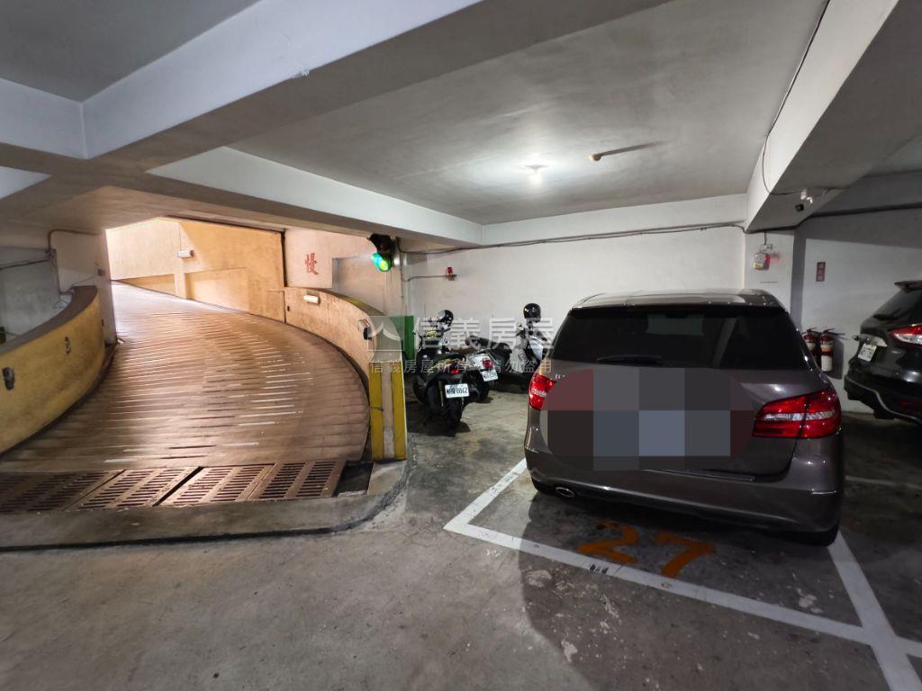 西區大四房直達平面車位房屋室內格局與周邊環境