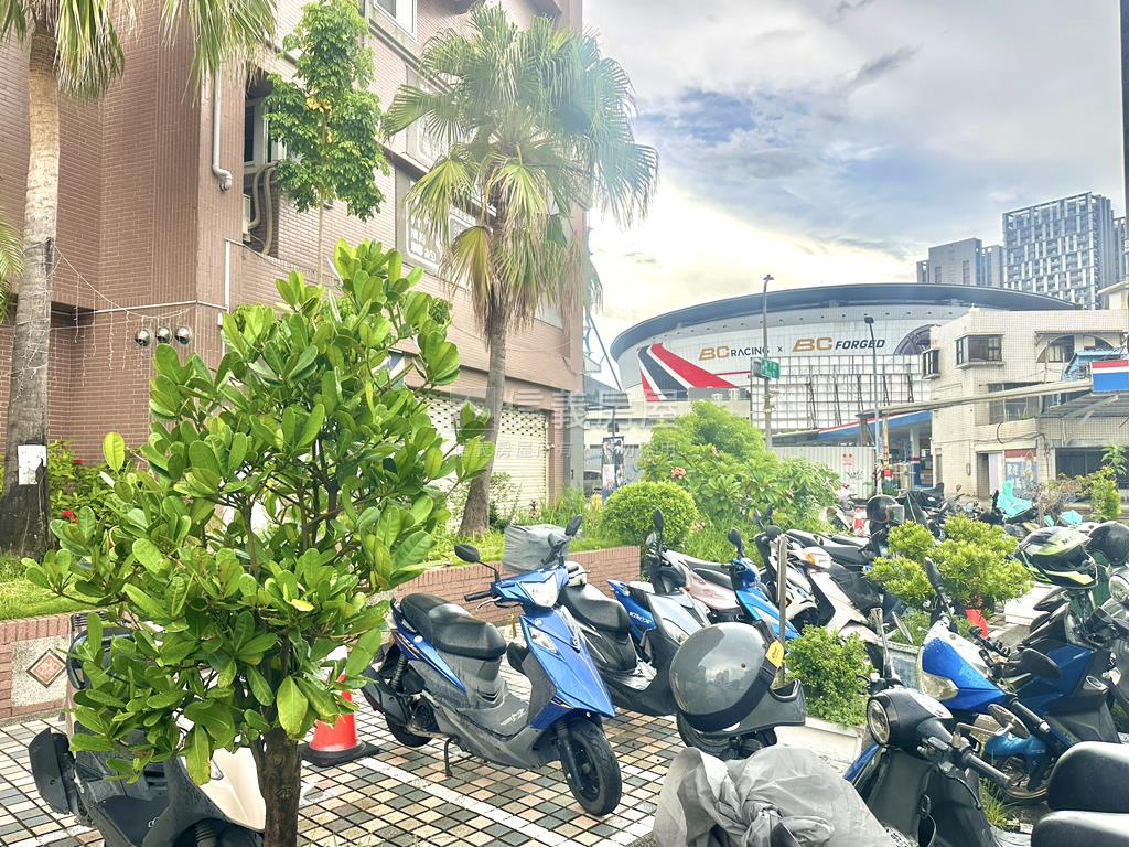 新市民·巨蛋捷運三房平移房屋室內格局與周邊環境