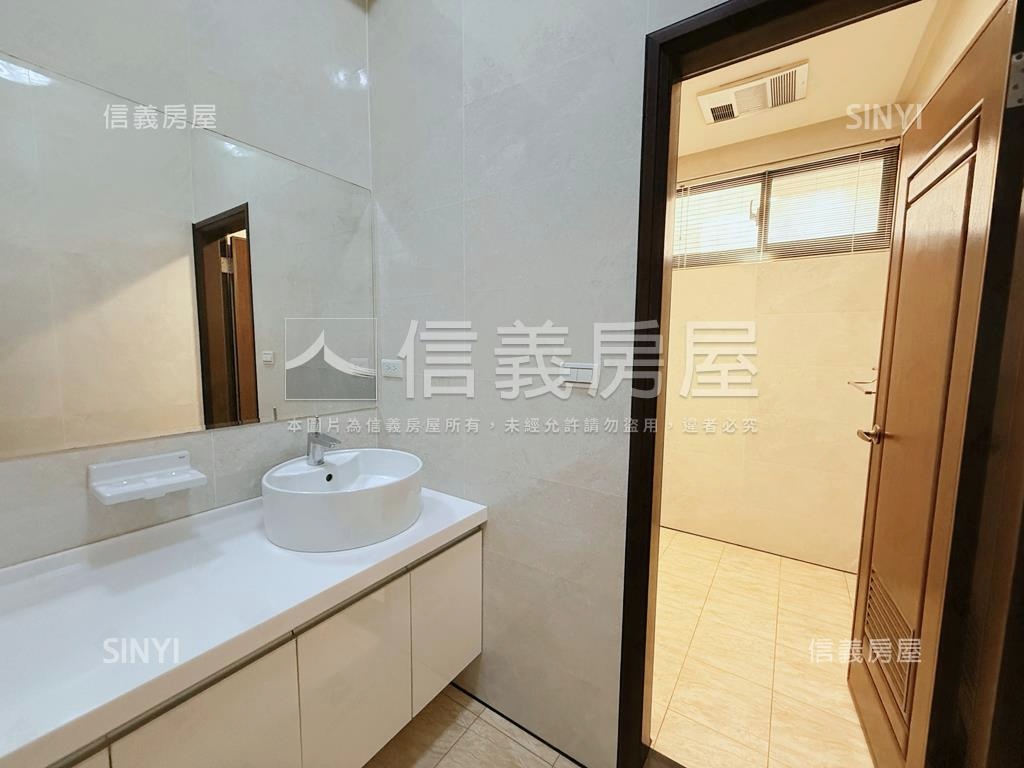 北屯四面採光獨棟別墅房屋室內格局與周邊環境