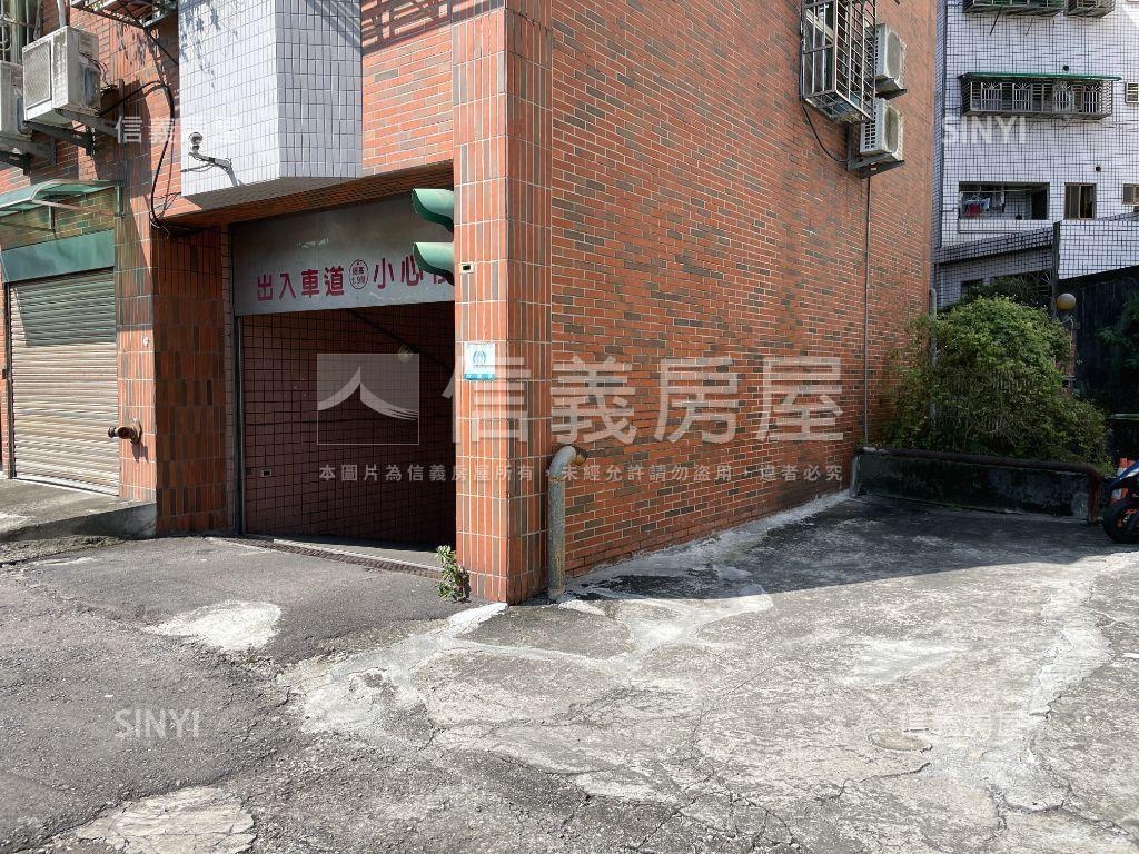 鴛鴦蝴蝶４房＋平面車位房屋室內格局與周邊環境