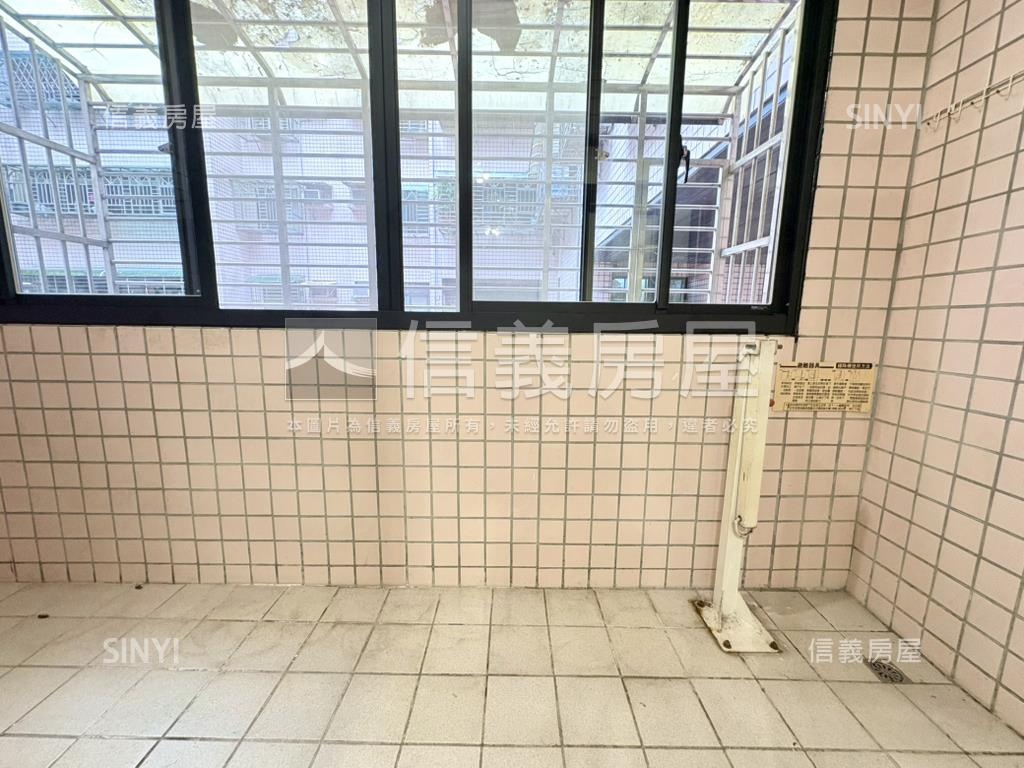 新店安德漂亮方正三房房屋室內格局與周邊環境