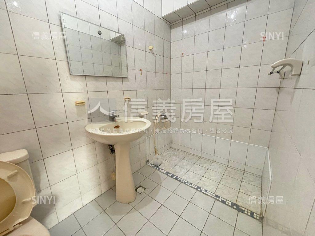 中西區電梯採光大三房房屋室內格局與周邊環境