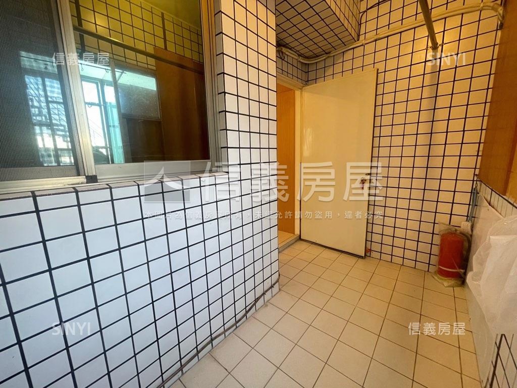 中西區電梯採光大三房房屋室內格局與周邊環境
