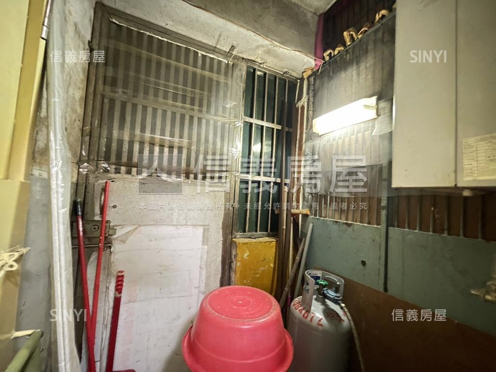 龍虎公寓三房房屋室內格局與周邊環境