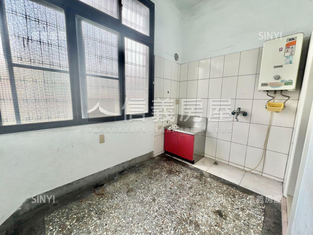 近台中車站熱鬧透天店面房屋室內格局與周邊環境