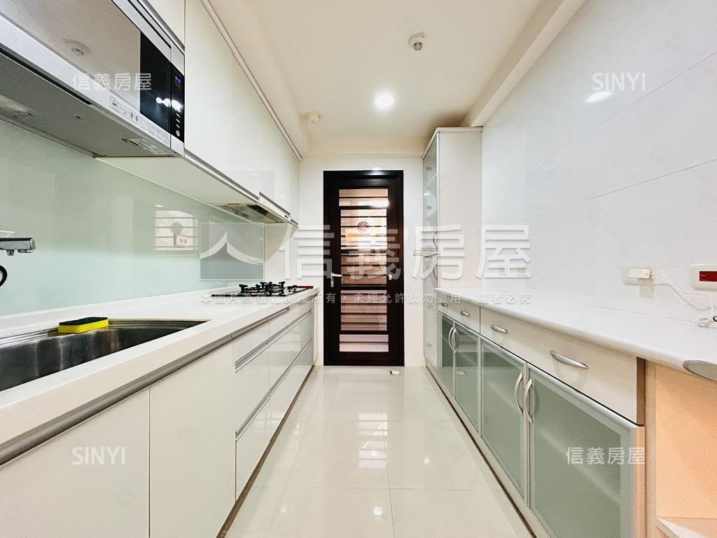 天域．低調奢華三房房屋室內格局與周邊環境