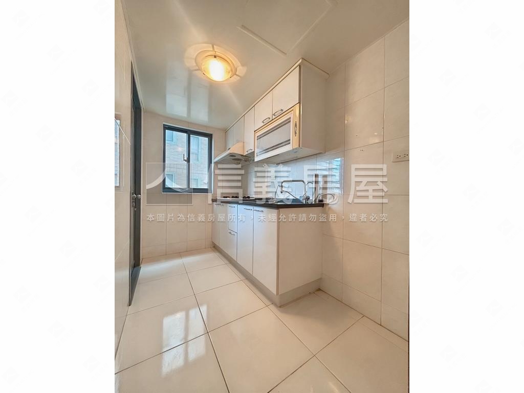 精美杜拜美兩房帶車位房屋室內格局與周邊環境