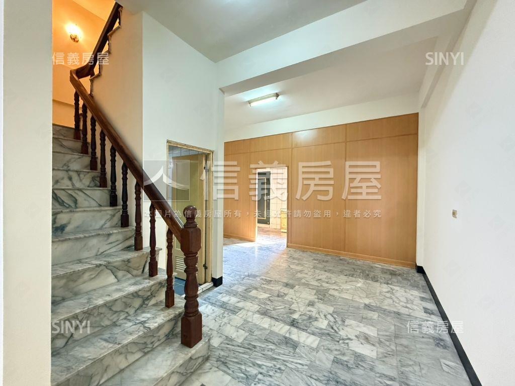 十二佃ｘ約五米三面寬美墅房屋室內格局與周邊環境