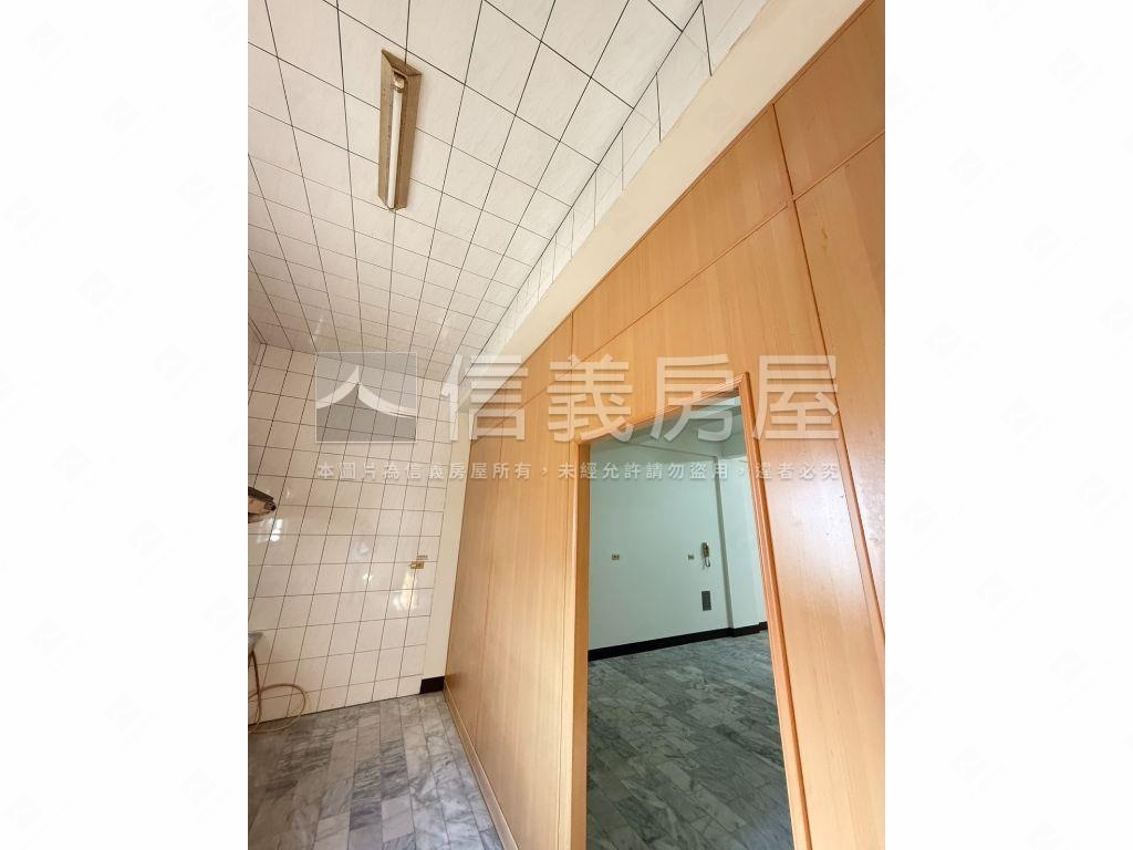 十二佃ｘ約五米三面寬美墅房屋室內格局與周邊環境