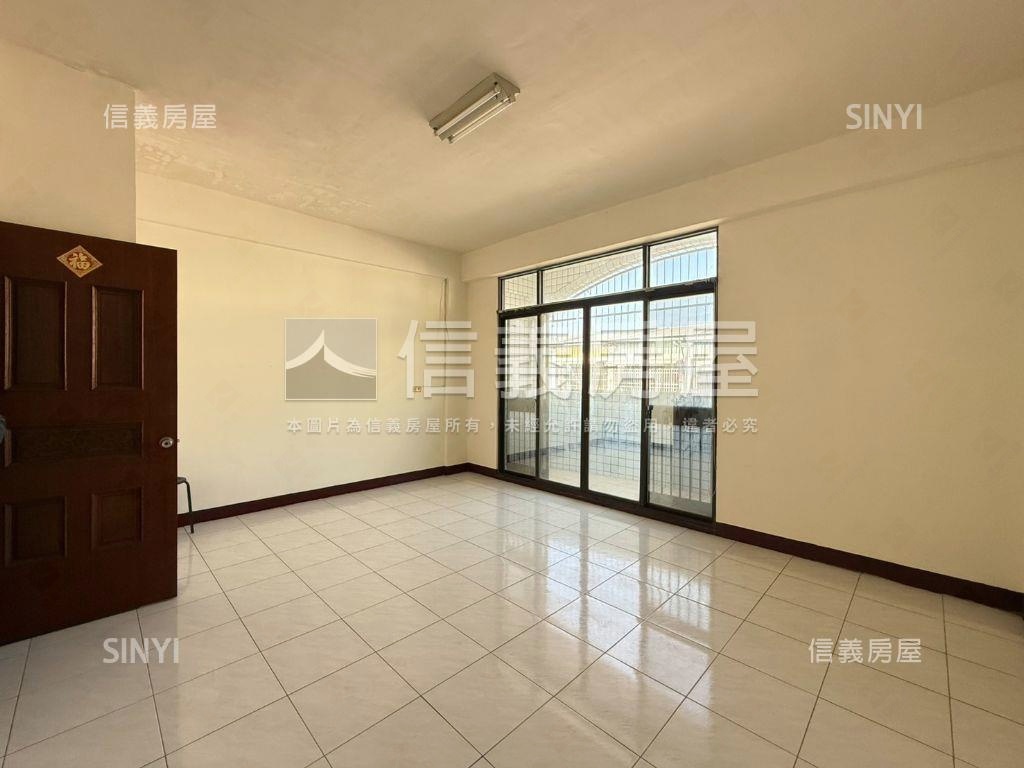 十二佃ｘ約五米三面寬美墅房屋室內格局與周邊環境