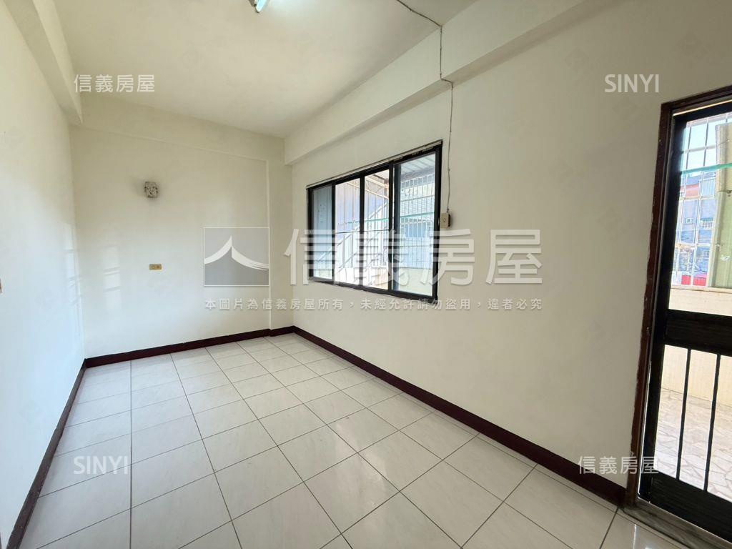 十二佃ｘ約五米三面寬美墅房屋室內格局與周邊環境