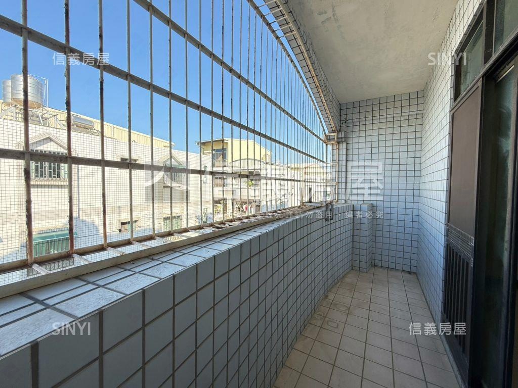 十二佃ｘ約五米三面寬美墅房屋室內格局與周邊環境