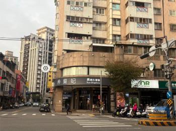 五權西路角間金店面