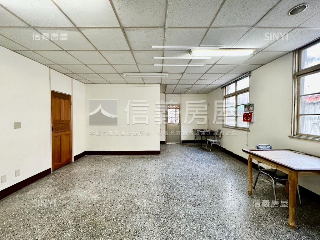 東英二街大地坪透天房屋室內格局與周邊環境