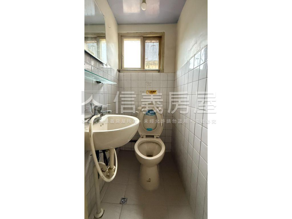 東英二街大地坪透天房屋室內格局與周邊環境