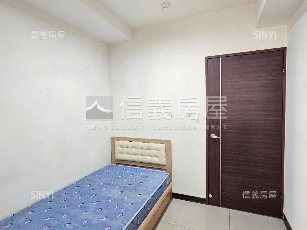 新杜拜高樓２房附車位房屋室內格局與周邊環境