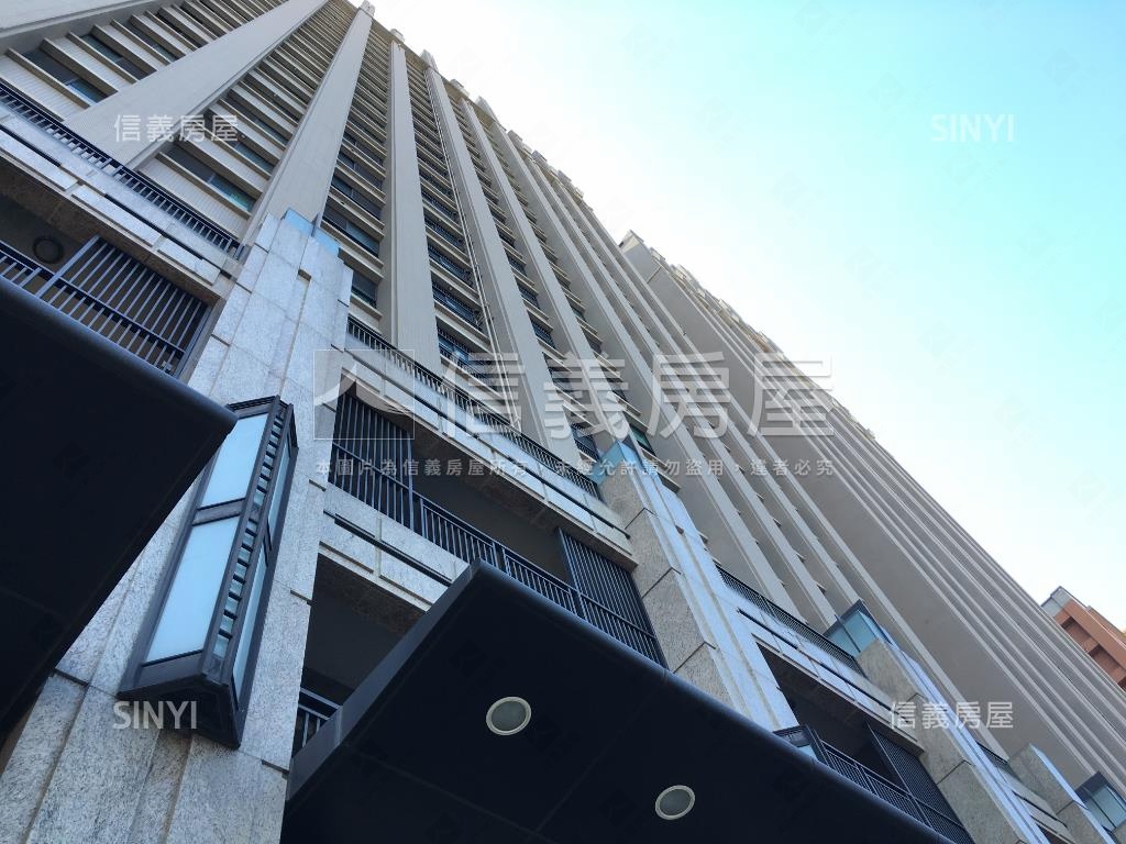 新杜拜高樓２房附車位房屋室內格局與周邊環境