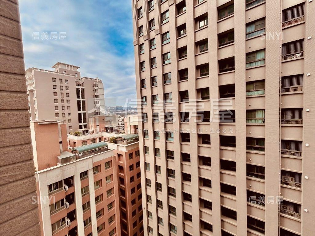 新杜拜高樓２房附車位房屋室內格局與周邊環境