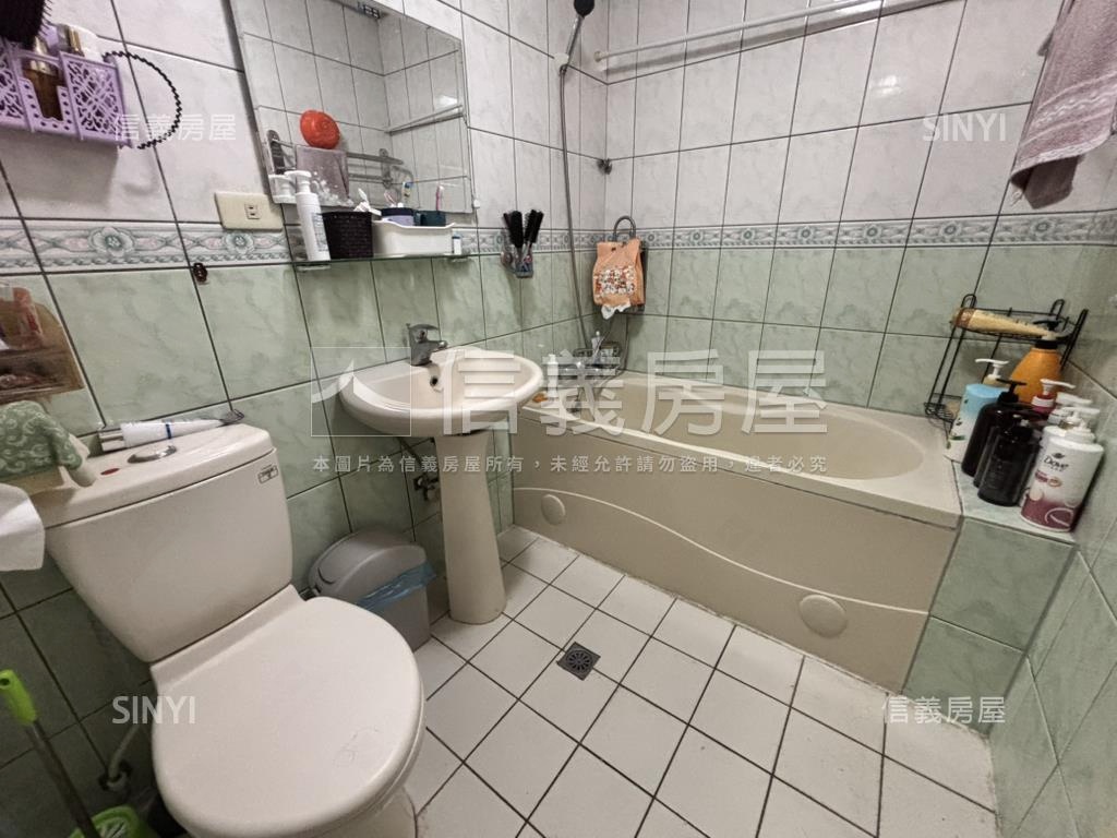 北區面河畔臨路美透天房屋室內格局與周邊環境