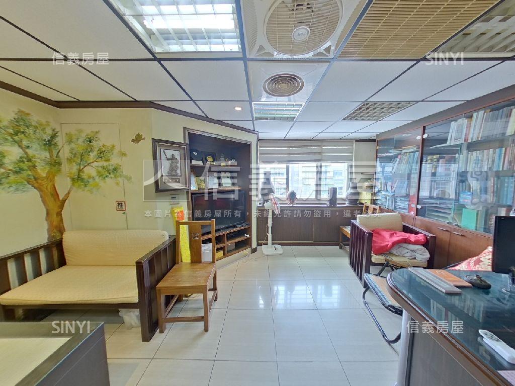 正七期◇大面寬◇電梯角店房屋室內格局與周邊環境
