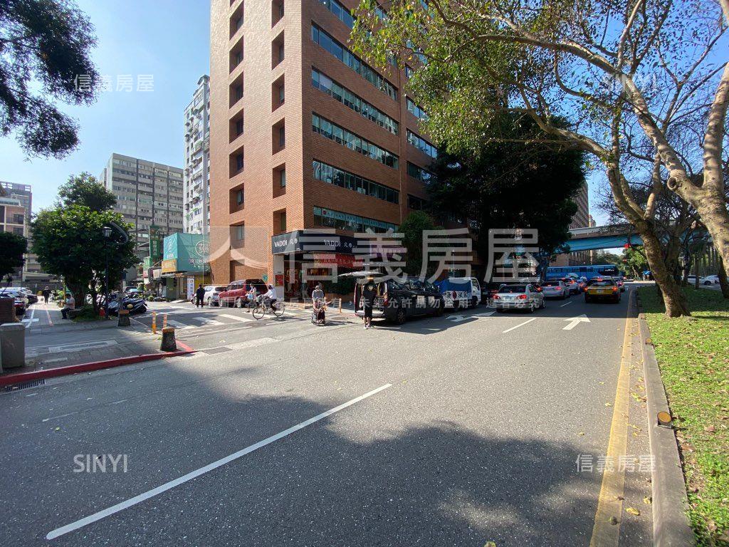 仁愛路附中面寬三角窗金店房屋室內格局與周邊環境