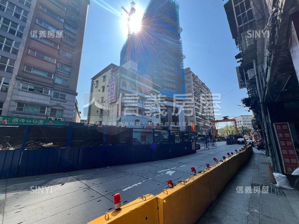 正連城路上金店面房屋室內格局與周邊環境