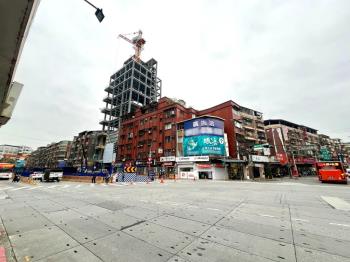 正連城路上金店面