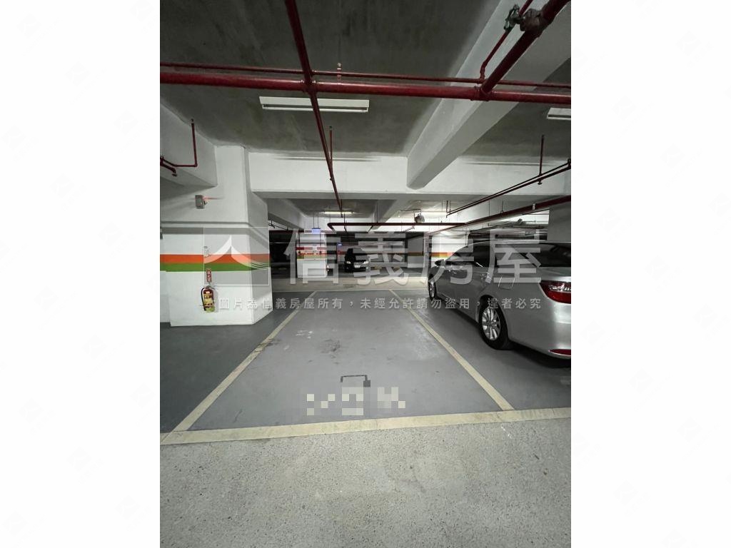 台北灣觀海Ｂ２邊間車位房屋室內格局與周邊環境