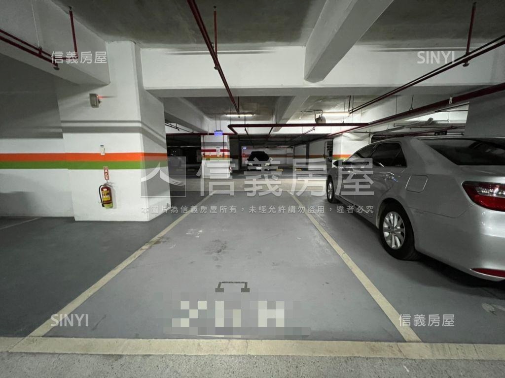 台北灣觀海Ｂ２邊間車位房屋室內格局與周邊環境