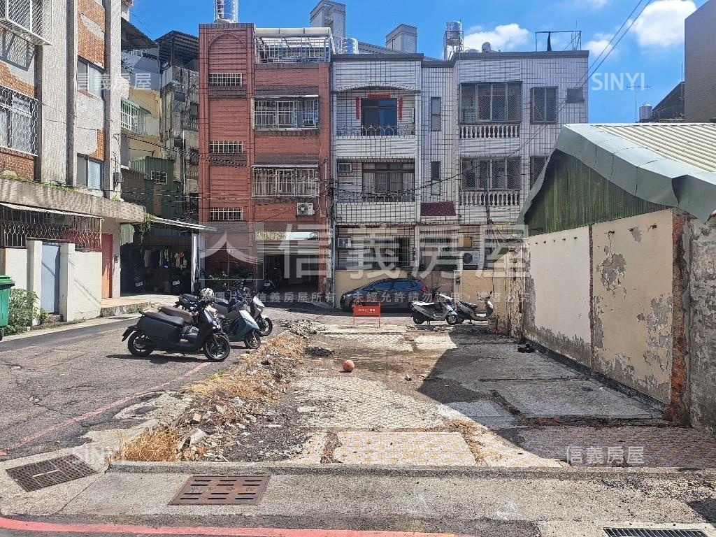 崇倫街三面臨路住二土地房屋室內格局與周邊環境