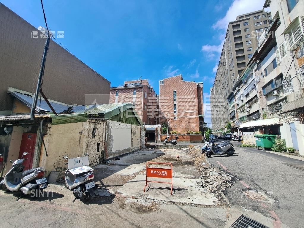 崇倫街三面臨路住二土地房屋室內格局與周邊環境