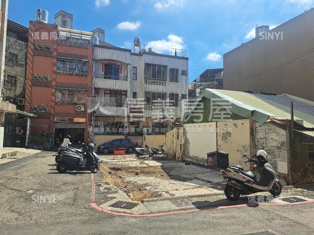 崇倫街三面臨路住二土地房屋室內格局與周邊環境