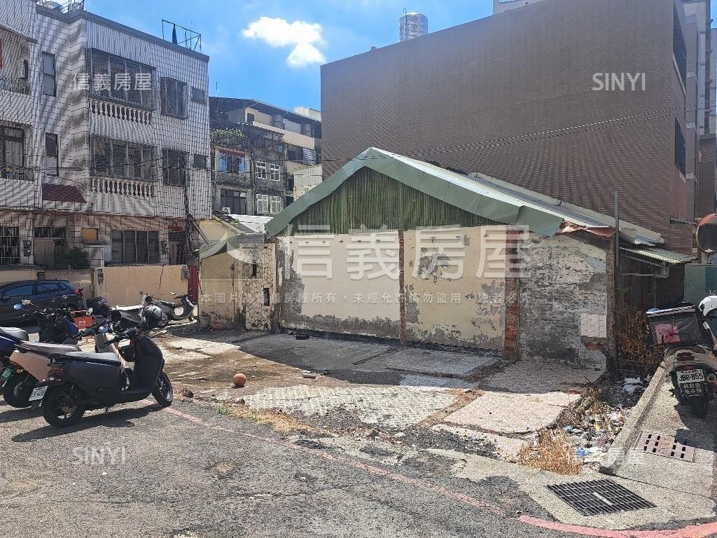 崇倫街三面臨路住二土地房屋室內格局與周邊環境