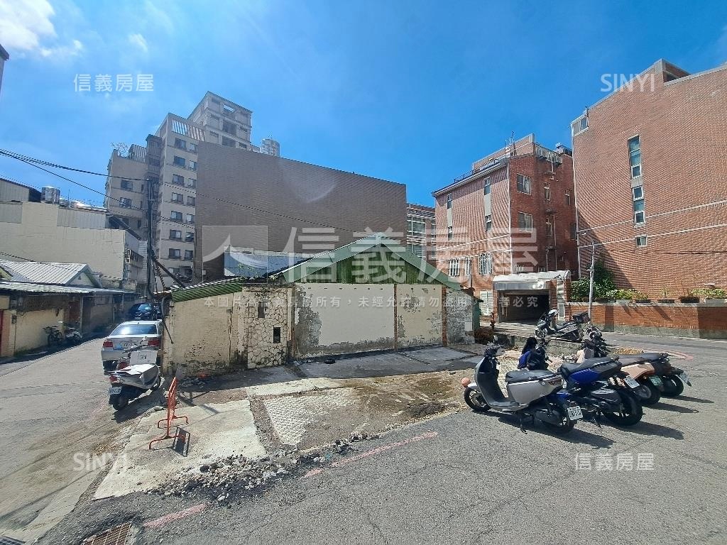 崇倫街三面臨路住二土地房屋室內格局與周邊環境