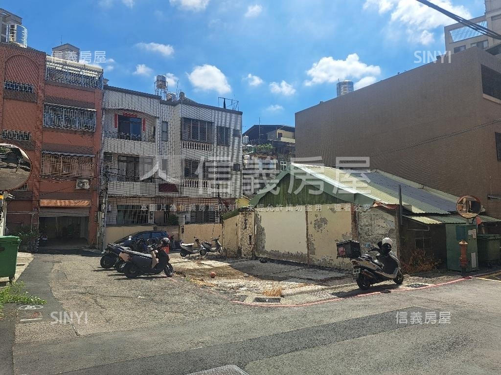 崇倫街三面臨路住二土地房屋室內格局與周邊環境